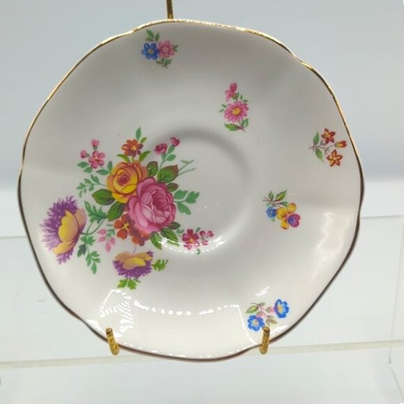 Royal Grafton Teacup & Saucer Fine Bone China Made in England Floral Gold Trim - Picture 2 of 9